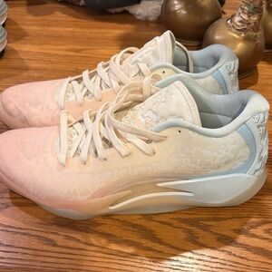 Men’s Low-Top Athletic Sneakers in Pastel Pink and Cream
